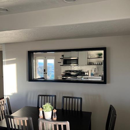 Above Ground Basement Apartment 2 Bedroom 1 B Retreat With Gorgeous View דרפר מראה חיצוני תמונה