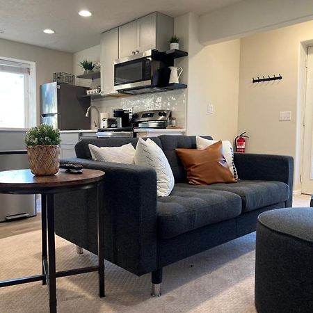 Above Ground Basement Apartment 2 Bedroom 1 B Retreat With Gorgeous View דרפר מראה חיצוני תמונה