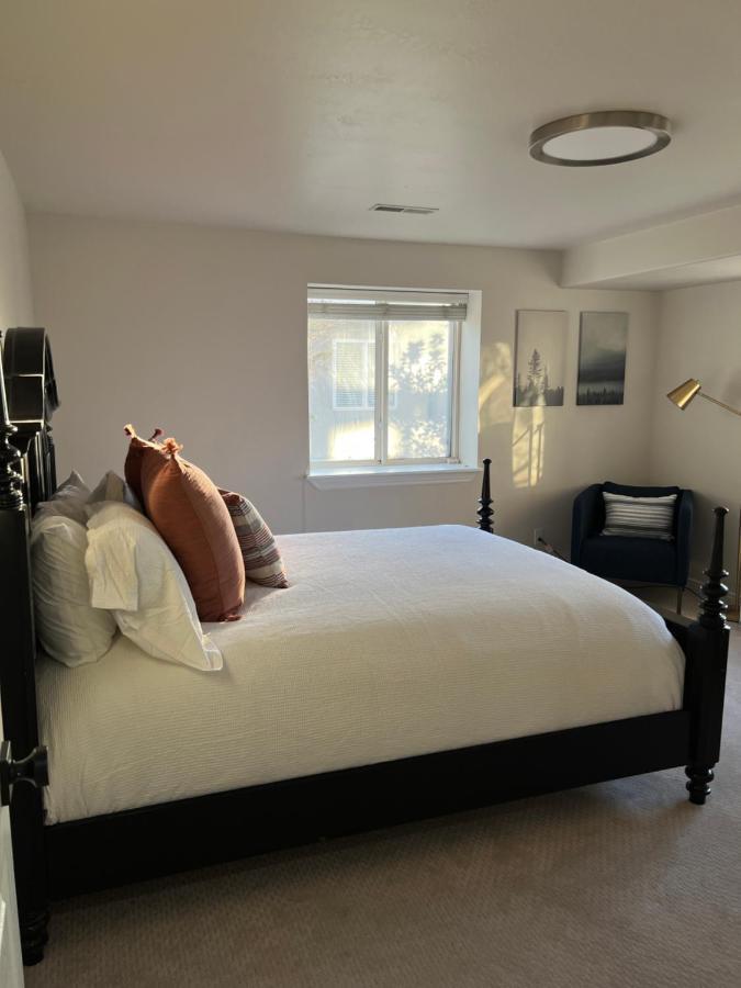 Above Ground Basement Apartment 2 Bedroom 1 B Retreat With Gorgeous View דרפר מראה חיצוני תמונה