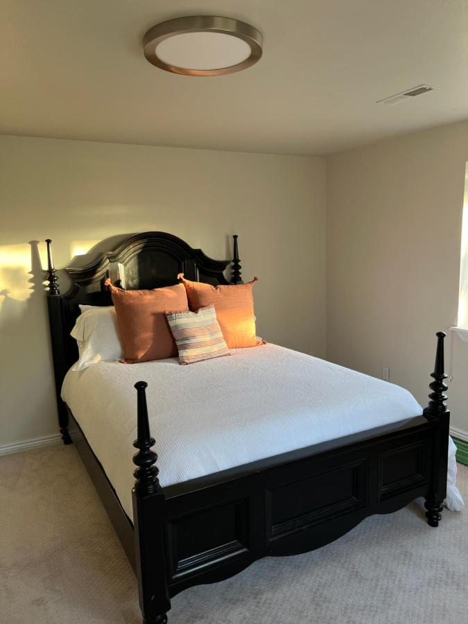 Above Ground Basement Apartment 2 Bedroom 1 B Retreat With Gorgeous View דרפר מראה חיצוני תמונה